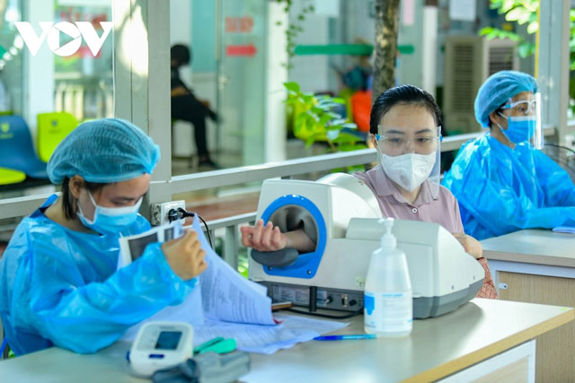 Bộ Y tế đề nghị khẩn trương tiêm vaccine COVID-19 cho phụ nữ mang thai trên 13 tuần