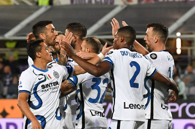 Thắng ngược Fiorentina, Inter Milan chiếm ngôi đầu BXH Serie A