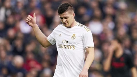 Arsenal coi Jovic là phương án giải cứu hàng công