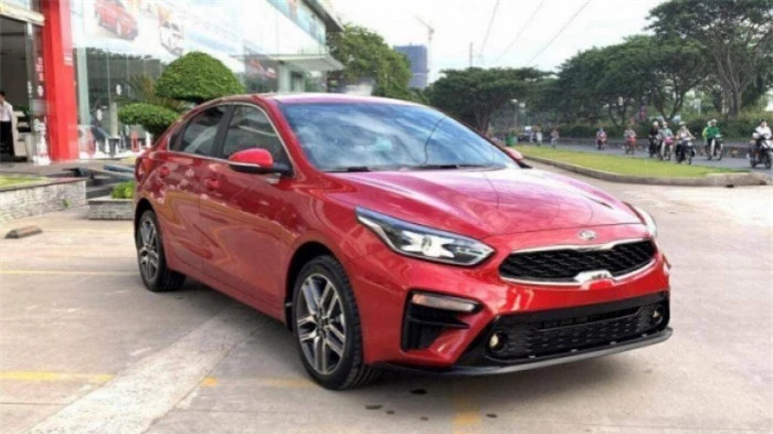 Giảm mạnh doanh số, Kia Cerato vẫn bỏ xa các đối thủ 1