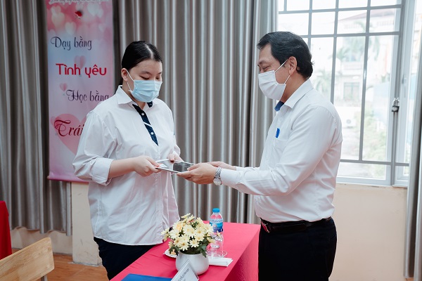 MobiFone tài trợ 200.000 tài khoản học tập và truy cập Internet miễn phí