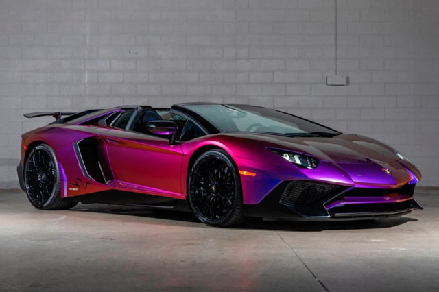 Chiêm ngưỡng Lamborghini Aventador SV Roadster sở hữu màu sơn tùy chỉnh theo góc nhìn