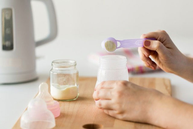 'Bật mí' cách pha sữa cho trẻ sơ sinh chính xác nhất