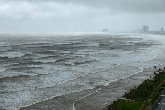 Đêm nay bão đi vào Thừa Thiên Huế - Quảng Ngãi; mưa lớn diện rộng, có nơi hơn 300mm