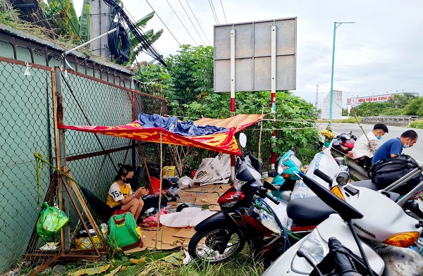 Tự ý về quê tránh dịch, hàng trăm người "mắc kẹt" tại cửa ngõ Hậu Giang