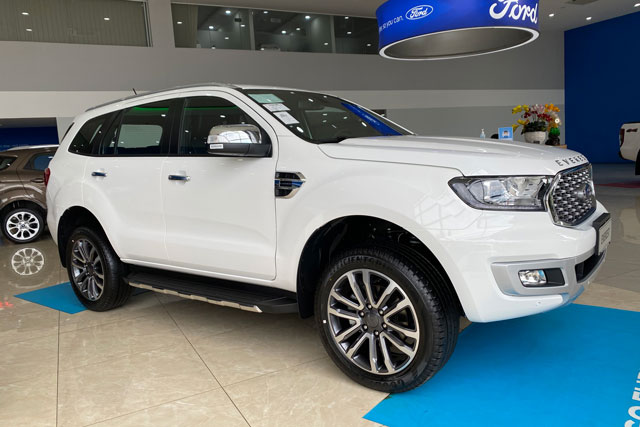Giá lăn bánh xe Ford Everest sau khi giảm hơn 100 triệu đồng