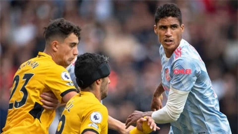 Người cũ Arsenal không hiểu vì sao White đắt hơn Varane