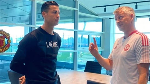 'Ronaldo có thể thay Solskjaer làm HLV của MU trong 18 tháng nữa'