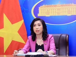 Việt Nam phản ứng trước việc Trung Quốc đưa máy bay vận tải ra Trường Sa