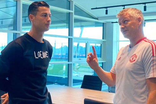'Ronaldo có thể thay Solskjaer làm HLV của MU trong 18 tháng nữa'