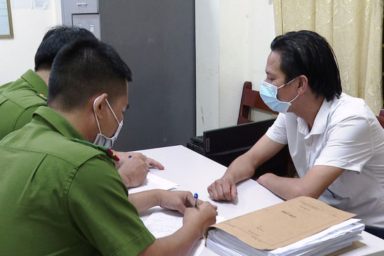 Bắt 3 đối tượng làm giả giấy xét nghiệm COVID-19