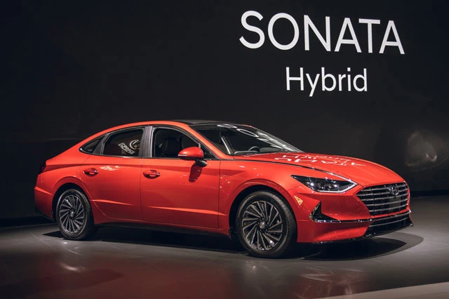 =2. Hyundai Sonata Hybrid 2021 (tổng quãng đường di chuyển khi đổ đầy bình xăng: 1.104 km).