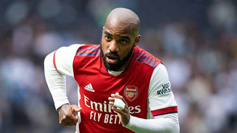 Barca gây sốc với ý định chiêu mộ Lacazette
