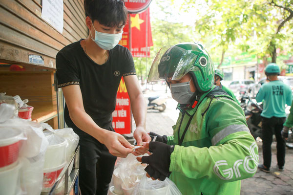 Cú bứt tốc của thương mại điện tử trong COVID-19