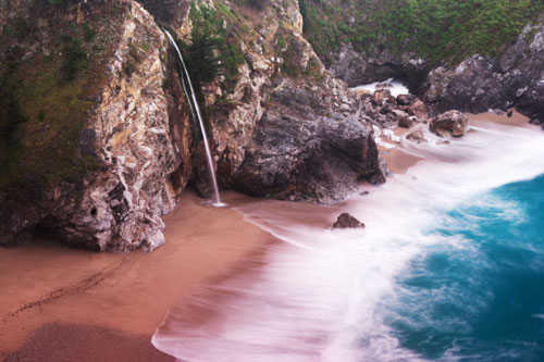 Lạ mắt với những bãi biển cát hồng tự nhiên tuyệt đẹp