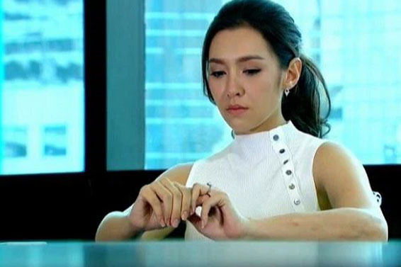 Mẹ vợ đến nhà chơi, chồng tôi cầm túi của bà vứt thẳng xuống đất trước sự kinh ngạc của mọi người