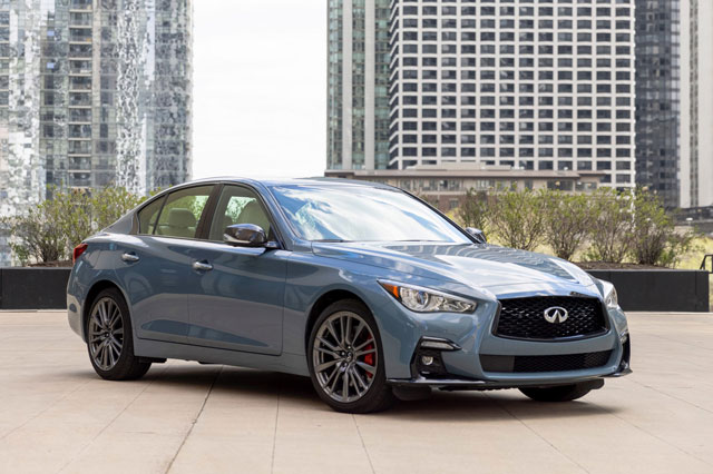 Sedan mạnh 400 mã lực, giá gần 1,3 tỷ, cạnh tranh với Mercedes-Benz C-Class