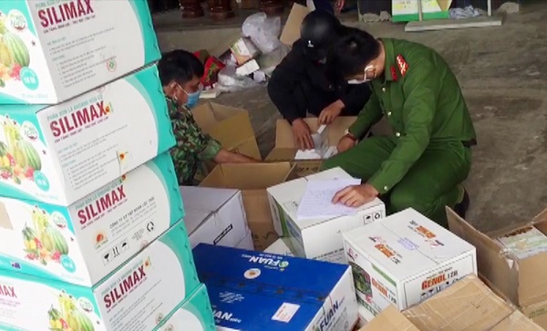 An Giang: Phát hiện trên 3.200 chai, gói thuốc bảo vệ thực vật và phân bón không rõ nguồn gốc