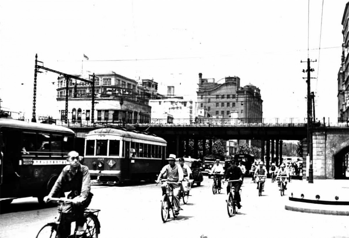 Đường phố Tokyo, Nhật Bản tấp nập năm 1937.