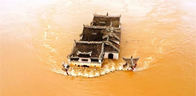 Ngôi chùa đứng vững giữa dòng sông dài nhất Trung Quốc, bất chấp đại hồng thủy suốt 700 năm: Bí mật gì bên dưới mặt nước? - Ảnh 3.