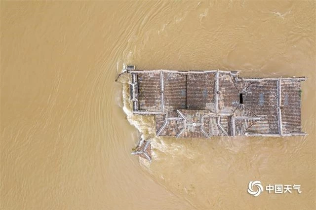 Ngôi chùa đứng vững giữa dòng sông dài nhất Trung Quốc, bất chấp đại hồng thủy suốt 700 năm: Bí mật gì bên dưới mặt nước? - Ảnh 8.