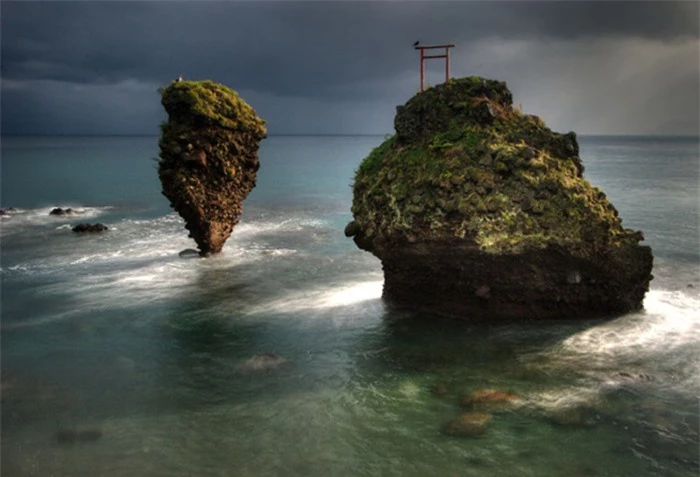 Những cổng trời bí ẩn nổi trên mặt nước ở Nhật Bản 1