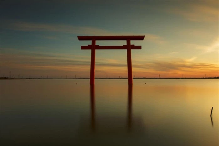 Những cổng trời bí ẩn nổi trên mặt nước ở Nhật Bản 5