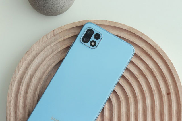 Smartphone 5G Samsung với RAM 6 GB, pin 5.000 mAh, giá gần 9 triệu