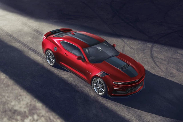 2. Chevrolet Camaro 2021 (giá khởi điểm: 25.000 USD).