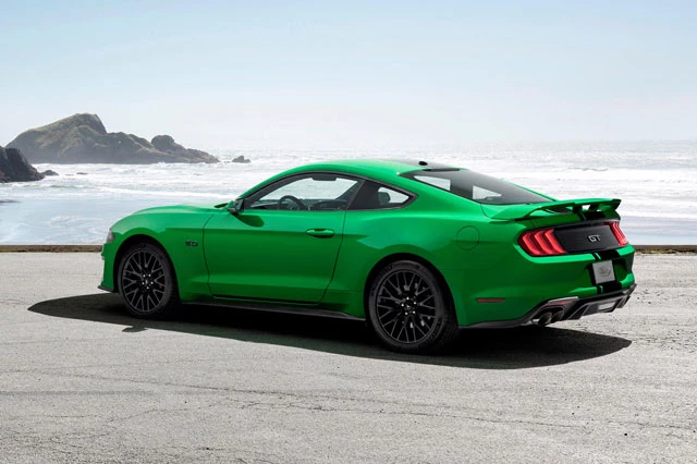 3. Ford Mustang 2021 (giá khởi điểm: 26.660 USD).