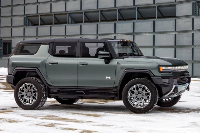 3. GMC Hummer EV SUV 2024.