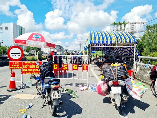 Người dân miền Tây đổ về quê khi một số địa phương nới lỏng giãn cách
