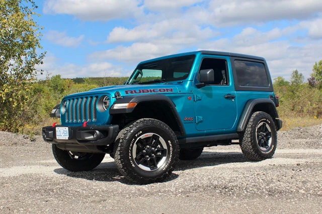 6. Jeep Wrangler 2 cửa 2021 (giá khởi điểm: 29.070 USD).