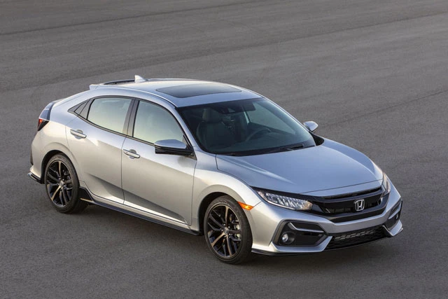 7. Honda Civic Hatchback Sport 2021 (giá khởi điểm: 23.300 USD).