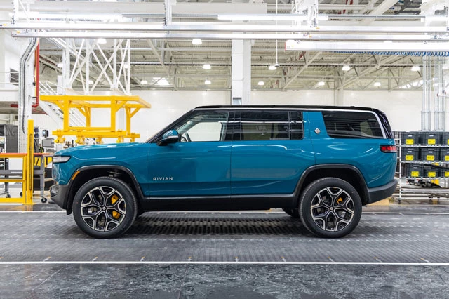 8. Rivian R1S 2022.