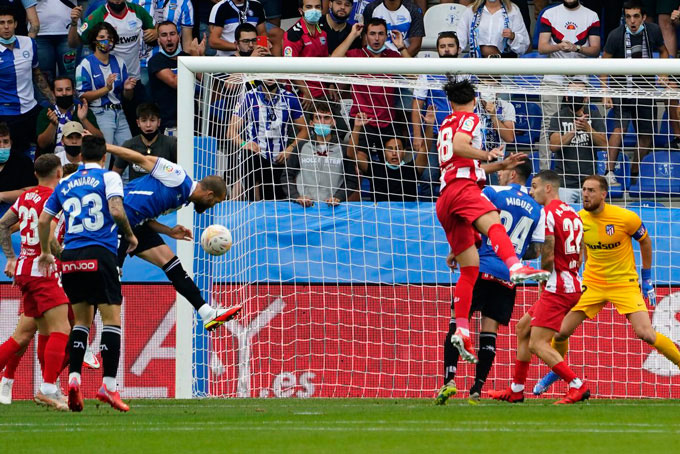 Thua sốc đội bét bảng, Atletico có nguy cơ bị Real bỏ xa