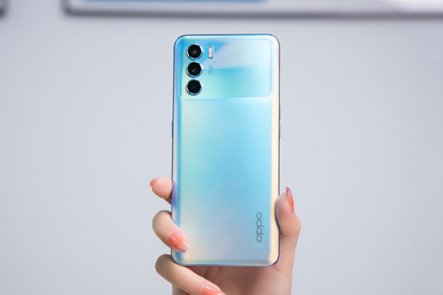 Smartphone 5G, cấu hình ‘khủng’, sạc 60W, màn hình 120Hz, giá rẻ bất ngờ