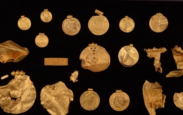 Các hiện vật được tìm thấy trong kho vàng. (Ảnh: Conservation Center Vejle)