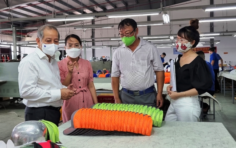 Lãnh đạo tỉnh Thừa Thiên Huế đến thăm, tìm hiểu tình hình hoạt động và những khó khăn, vướng mắc do dịch COVID-19 tại doanh nghiệp trên địa bàn tỉnh.