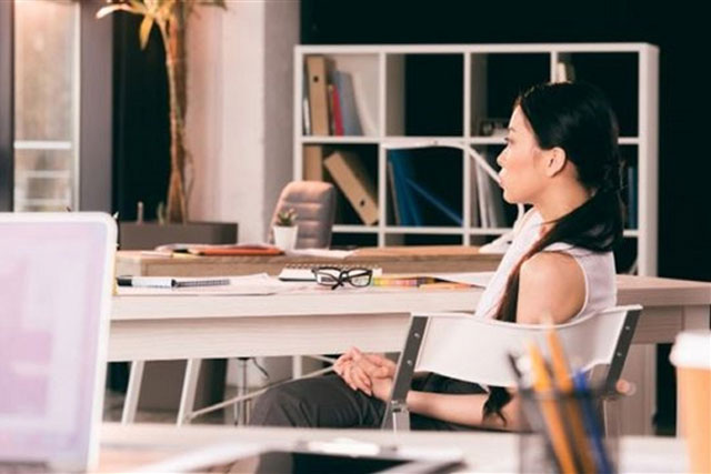 Tôi phải bỏ việc ở nhà để trông con học online