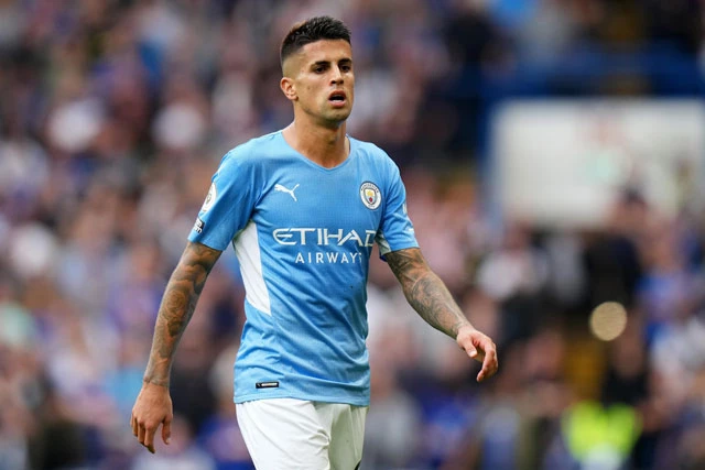 Hậu vệ trái: Joao Cancelo (Man City).