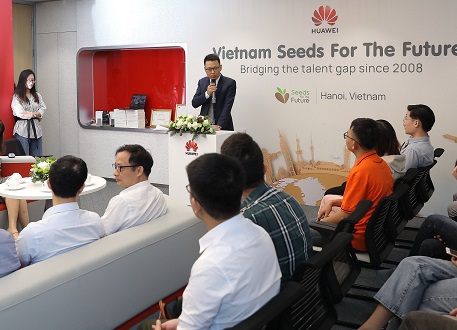 Chương trình “Hạt giống cho Tương lai” năm 2021 triển khai học trực tuyến cho 35 sinh viên