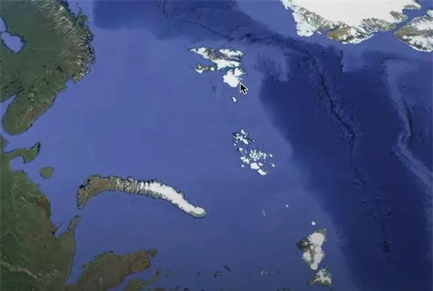 'Lướt' Google Earth, vô tình phát hiện căn cứ bí ẩn nghi của người ngoài hành tinh ảnh 1