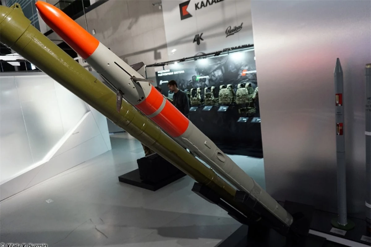 Tên lửa chống tăng Vihr-1 của Nga tại triển lãm triển lãm bên lề Diễn đàn kỹ thuật-quân sự quốc tế Army 2021. Ảnh: Russia Beyond the Headlines