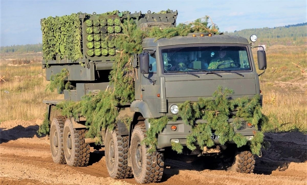 Hệ thống rải mìn từ xa Zemledeliye dựa trên xe địa hình KamAZ 8x8 bốn trục. Nguồn: Military Leak.com
