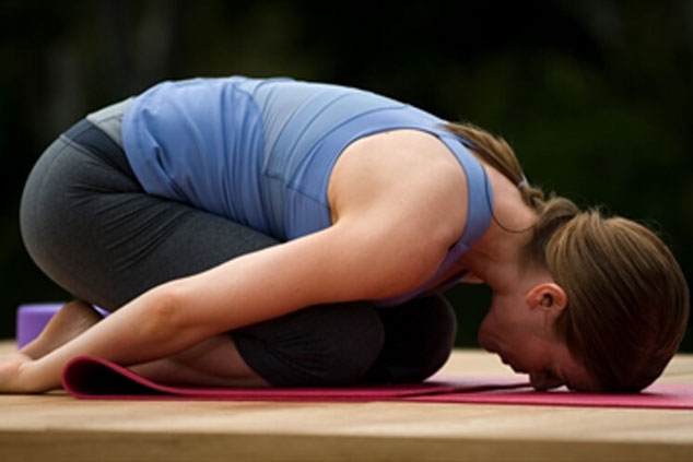 3 động tác yoga giúp phụ nữ đẩy lùi bệnh phụ khoa