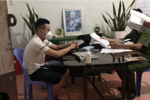 Dùng giấy đi đường giả "đi đón con dâu nguyên Chủ tịch Quốc hội"