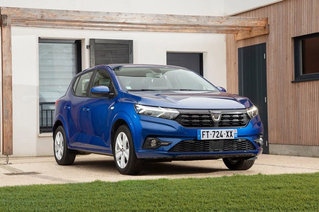 1. Dacia Sandero (doanh số: 14.961 chiếc).