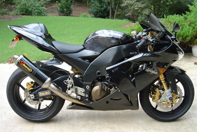 2. Kawasaki Ninja ZX-10R 2004. Ảnh: MedPharmRes.