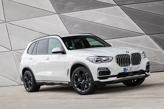 4. BMW X5 2021 (giá khởi điểm: 60.395 USD). Ảnh: The Car Connection.